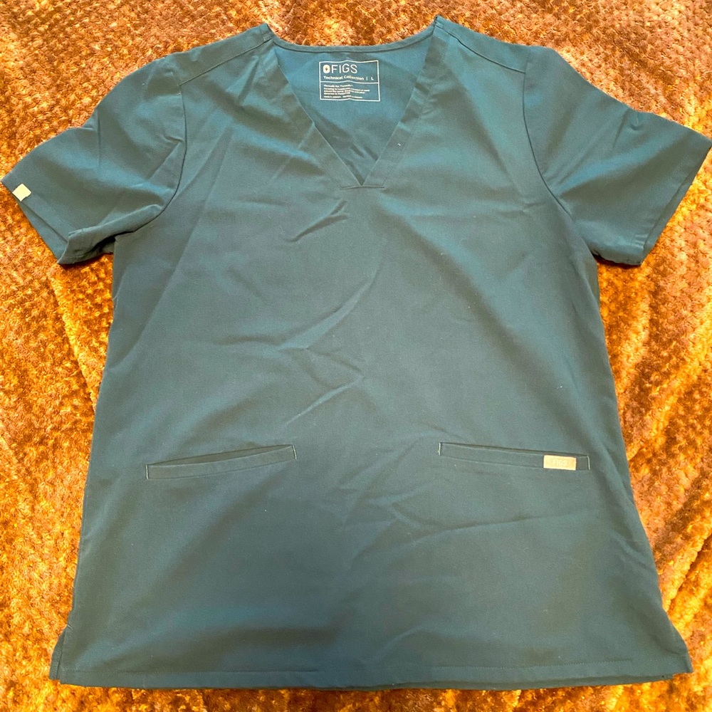Size large FIGS scrub top